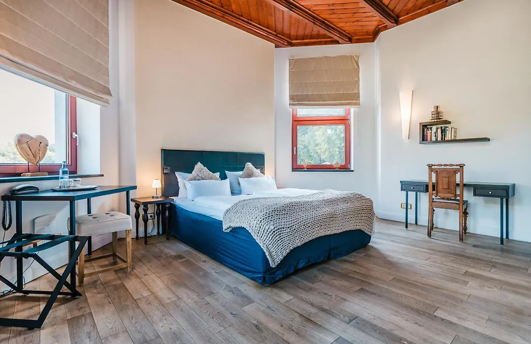 SCHLOSS RANZOW - kleines Romantik Hotel - Wellness - Golfplatz - Hochzeiten&Feiern-1